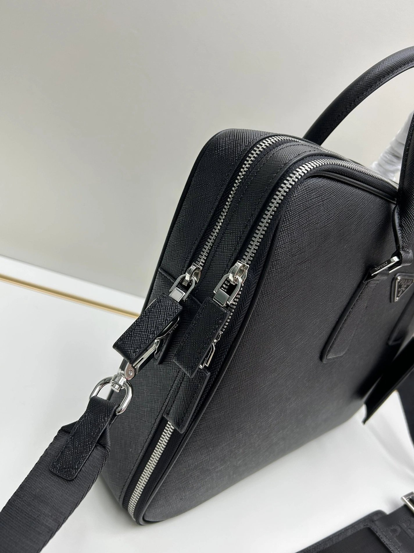 EyeCatching 6827 Prada AAA Man Handbags