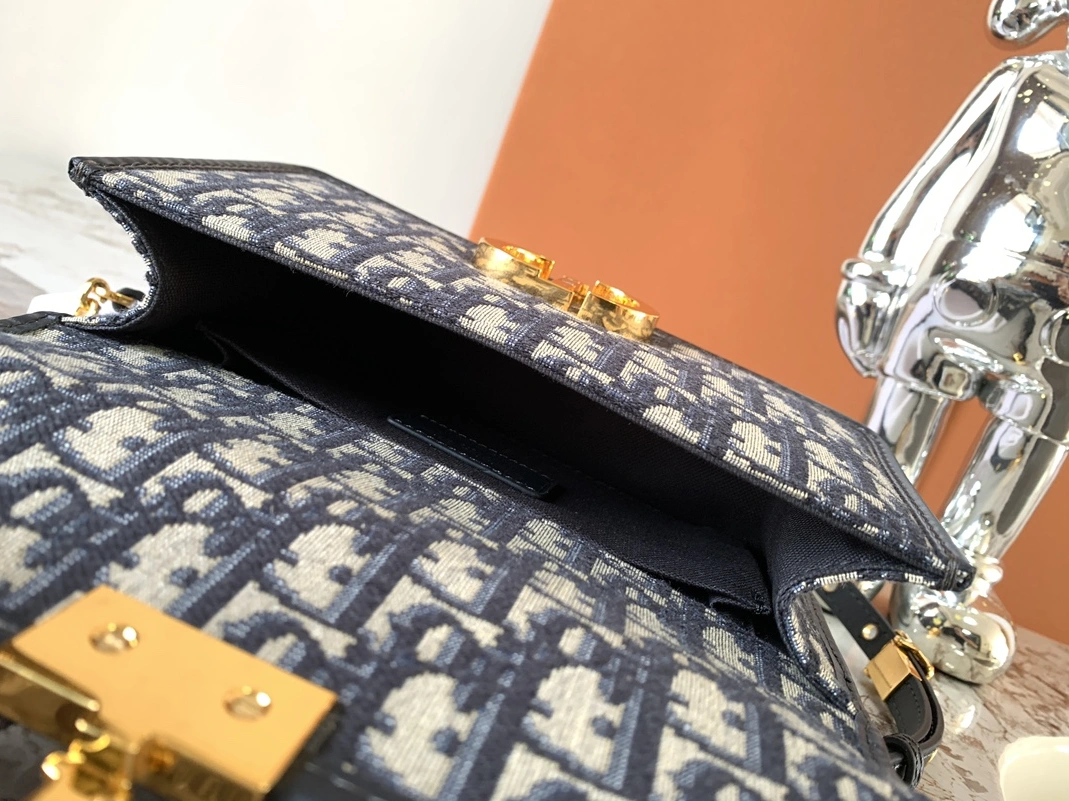 EyeCatching 6937 Christian Dior AAA Quality Messenger Bags For Women
