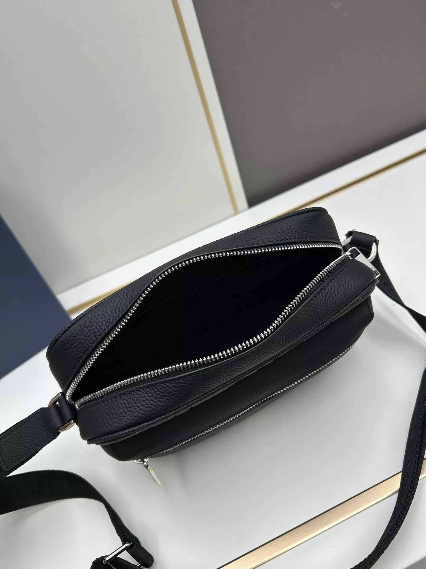 EyeCatching 7033 Christian Dior AAA Quality Messenger Bags For Unisex