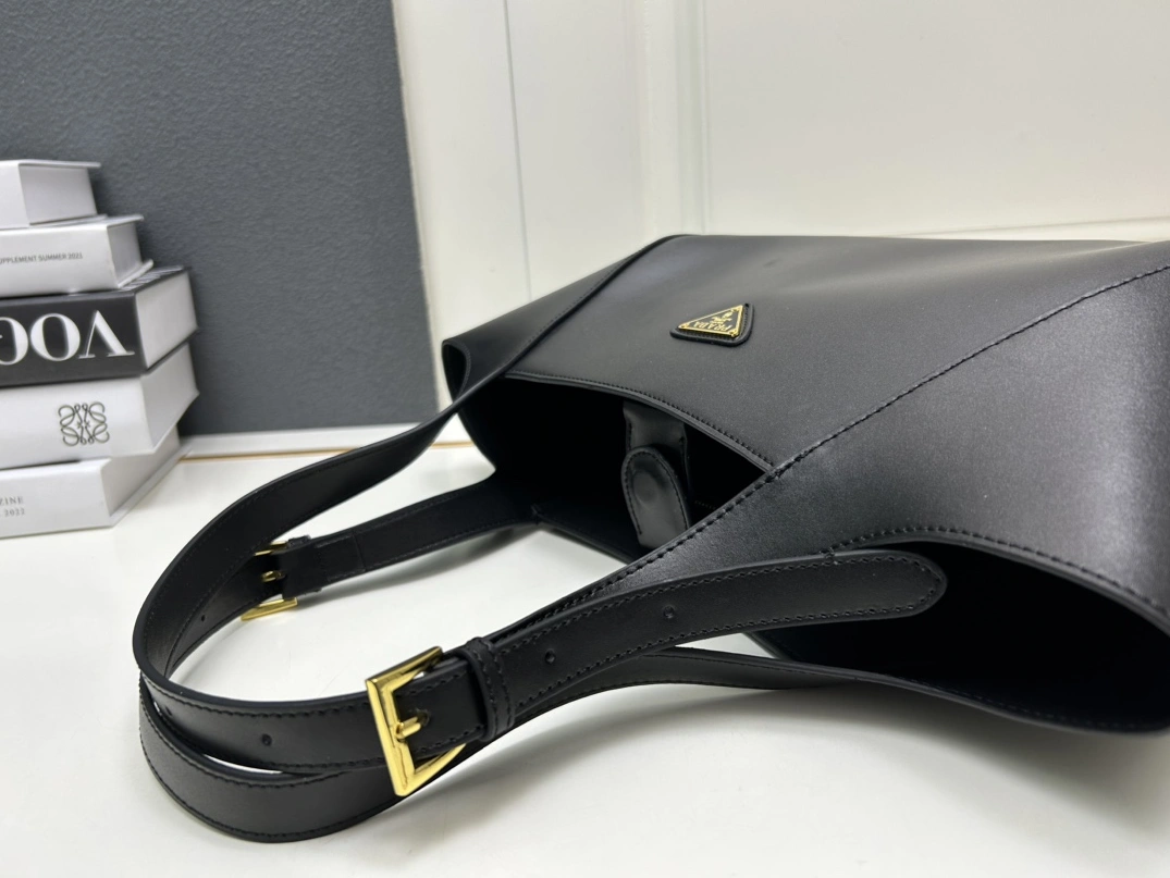 EyeCatching 7047 Prada AAA Quality Handbags For Women