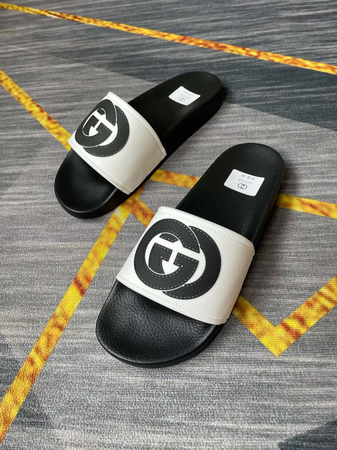 EyeCatching 7113 Gucci Slippers For Men