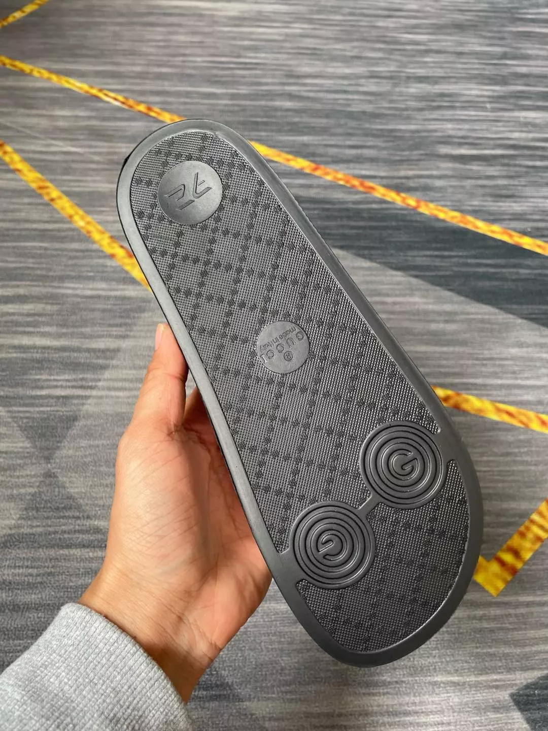EyeCatching 7113 Gucci Slippers For Men