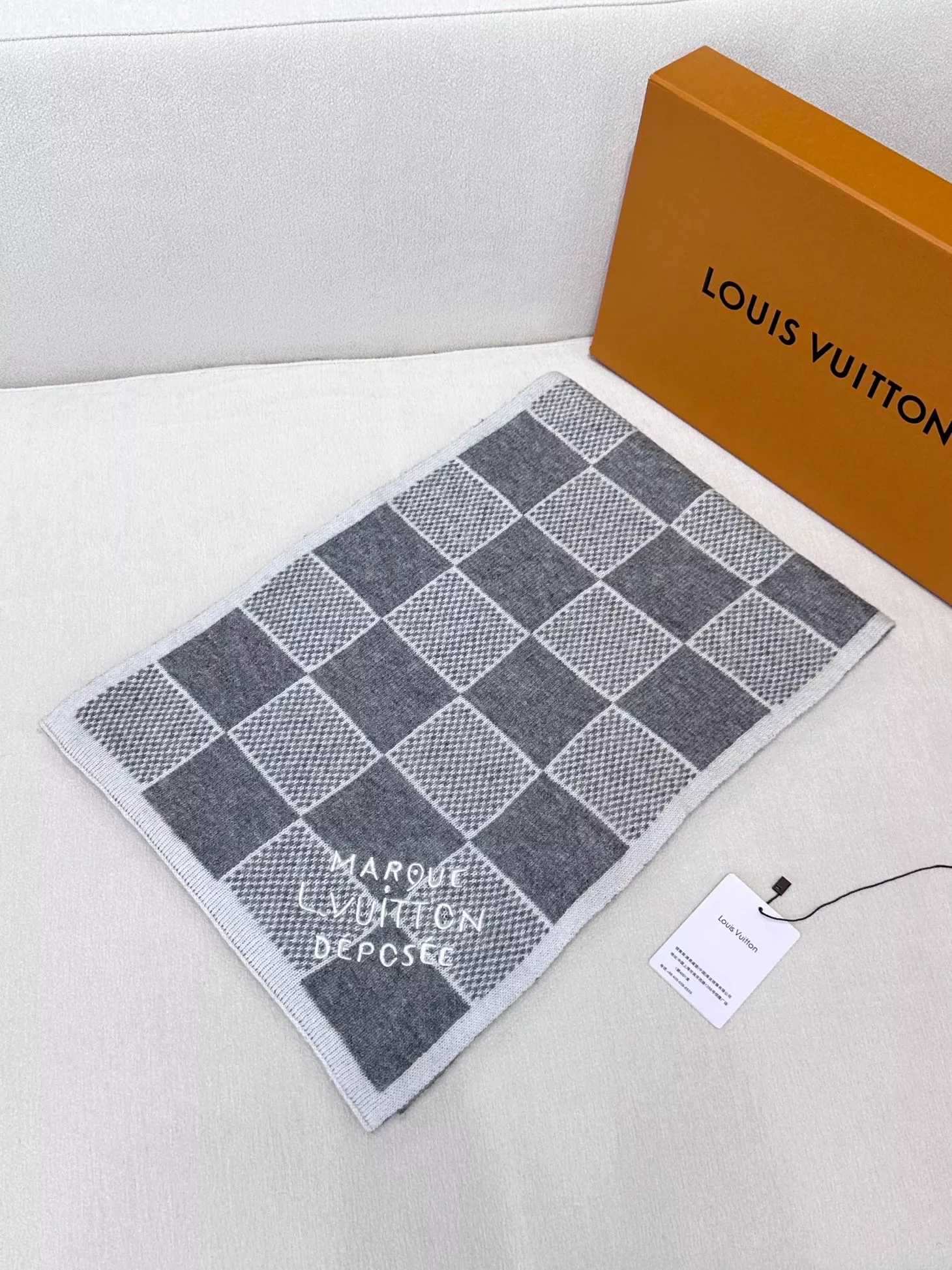 EyeCatching 7190 Louis Vuitton Scarf For Unisex