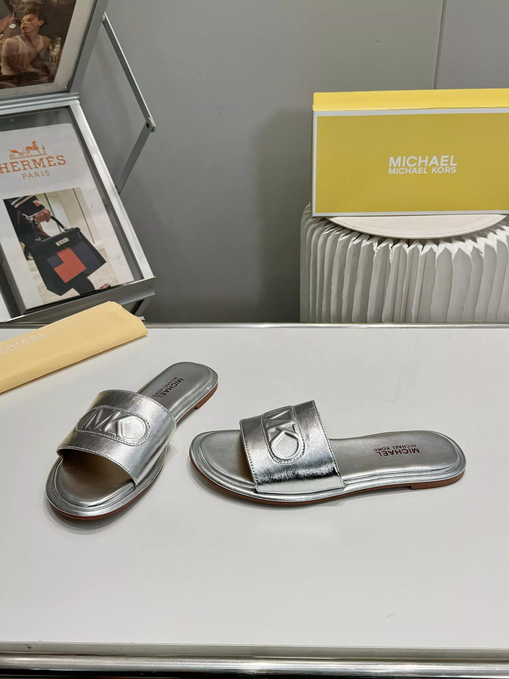 EyeCatching 7338 Michael Kors Slippers For Women