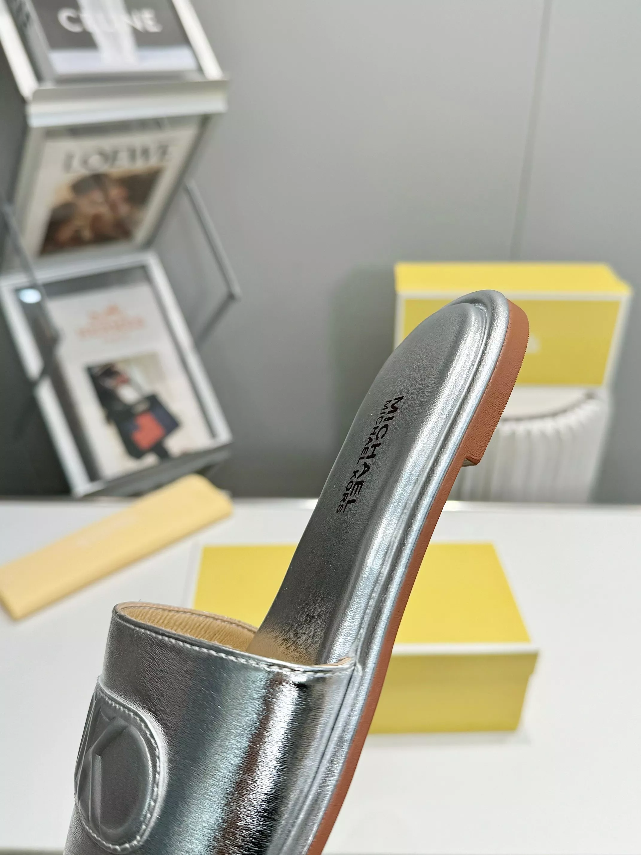 EyeCatching 7338 Michael Kors Slippers For Women