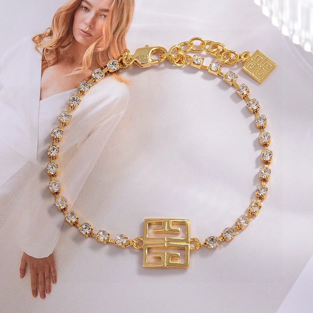 EyeCatching 7395 Givenchy Jewelry Set For Women