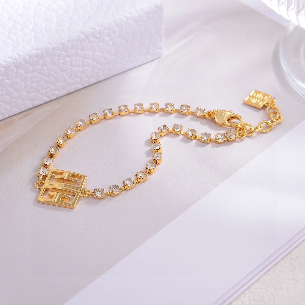 EyeCatching 7395 Givenchy Jewelry Set For Women