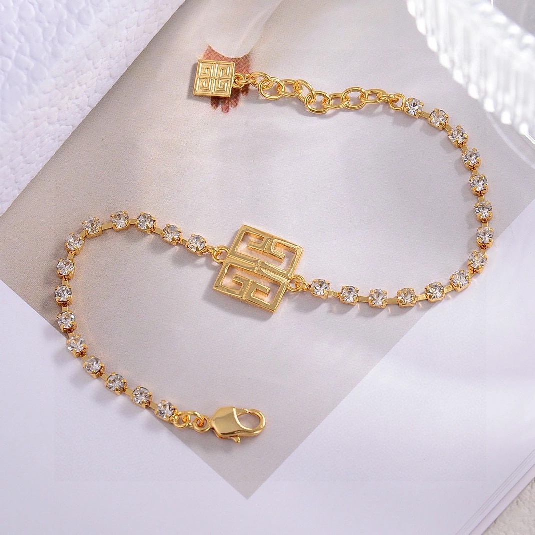 EyeCatching 7395 Givenchy Jewelry Set For Women