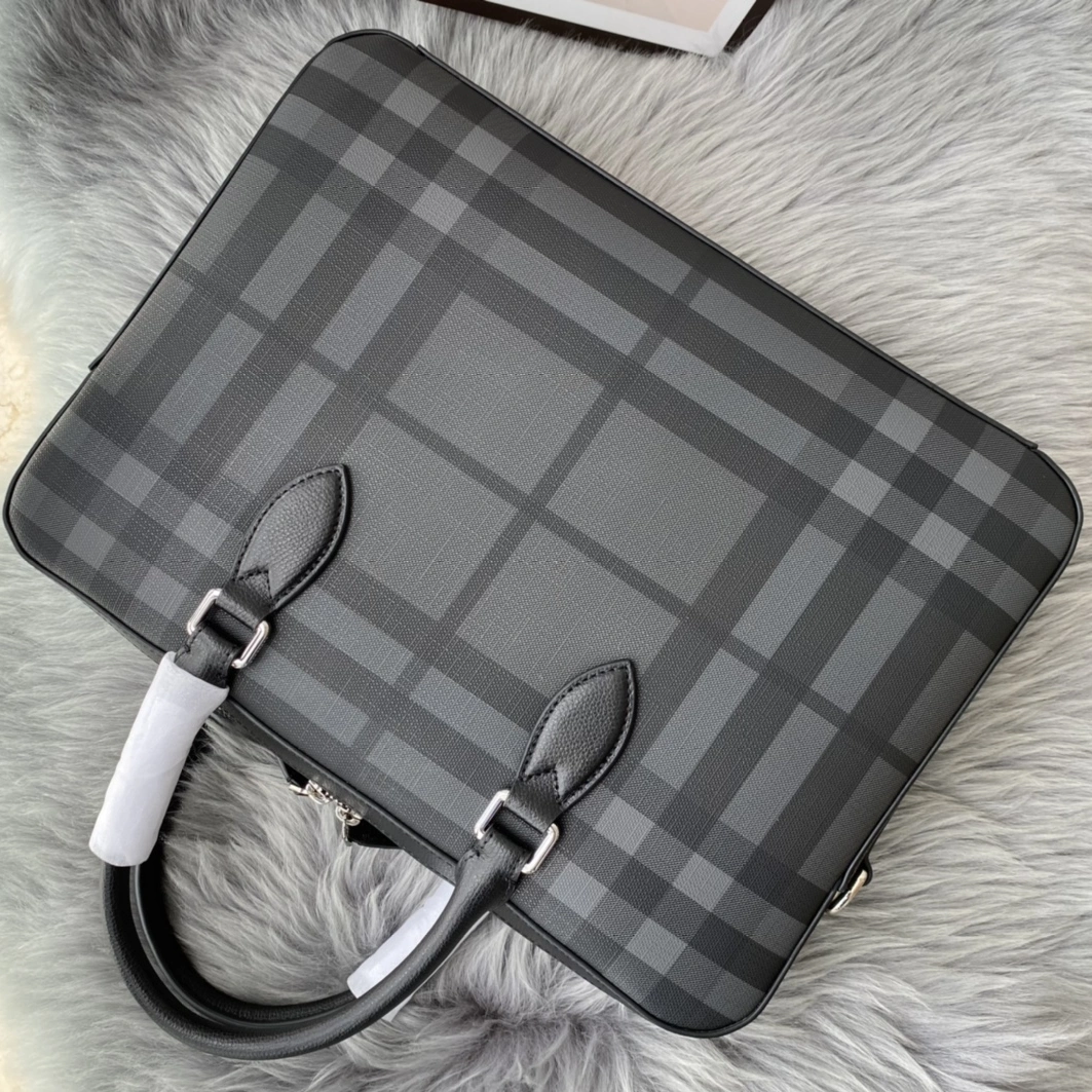 EyeCatching 7454 Burberry AAA Man Handbags