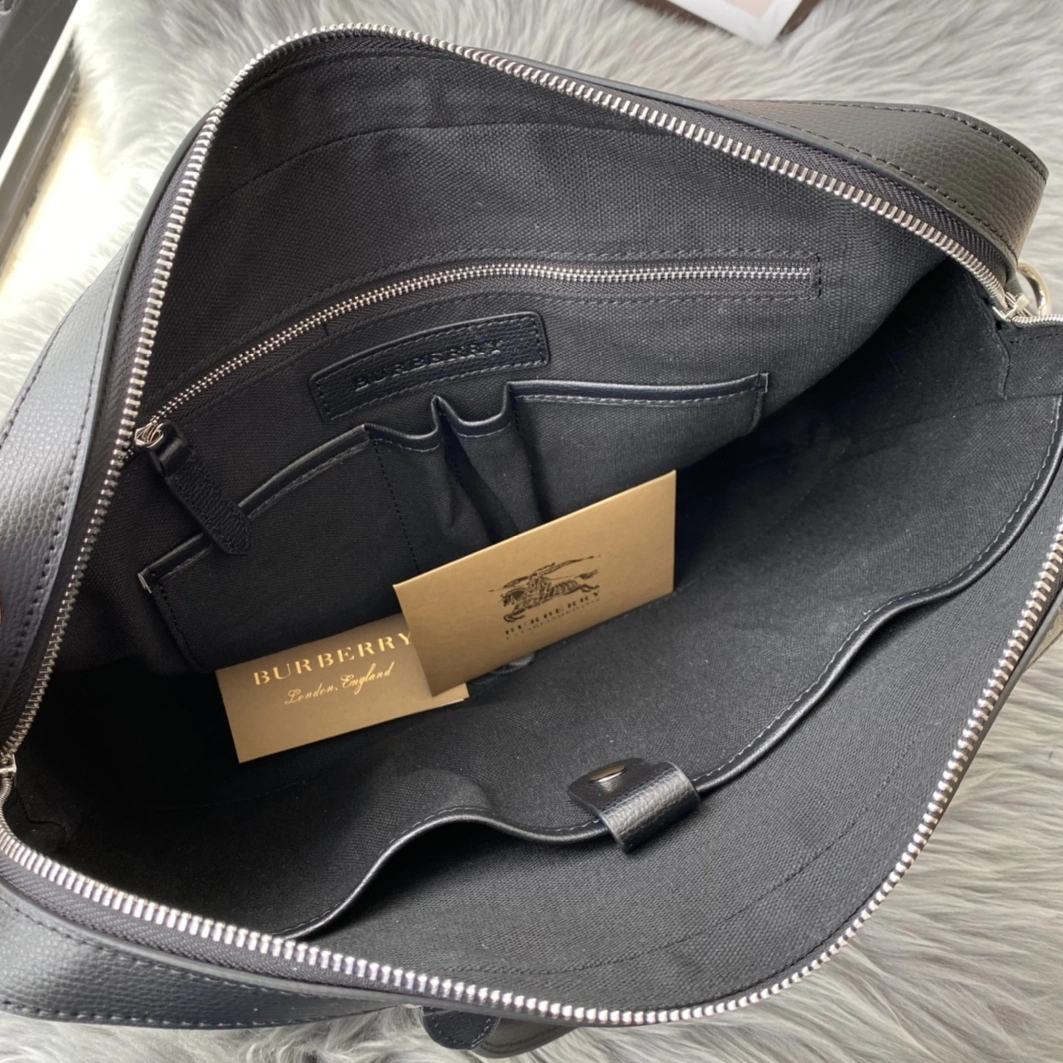 EyeCatching 7454 Burberry AAA Man Handbags