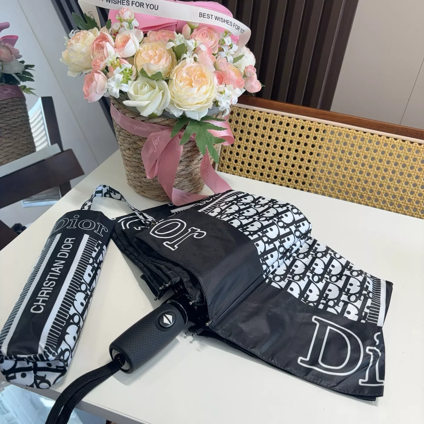 EyeCatching 7560 Christian Dior Umbrellas