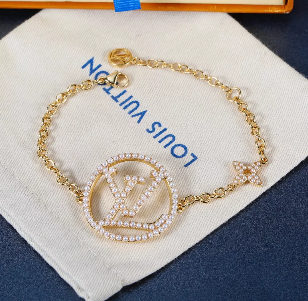 EyeCatching 7715 Louis Vuitton LV Bracelets