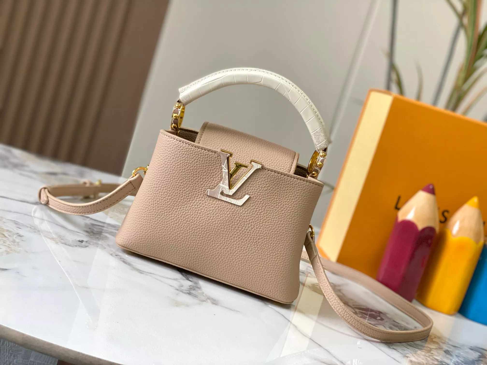 EyeCatching 7770 Louis Vuitton AAA Quality Messenger Bags For Women