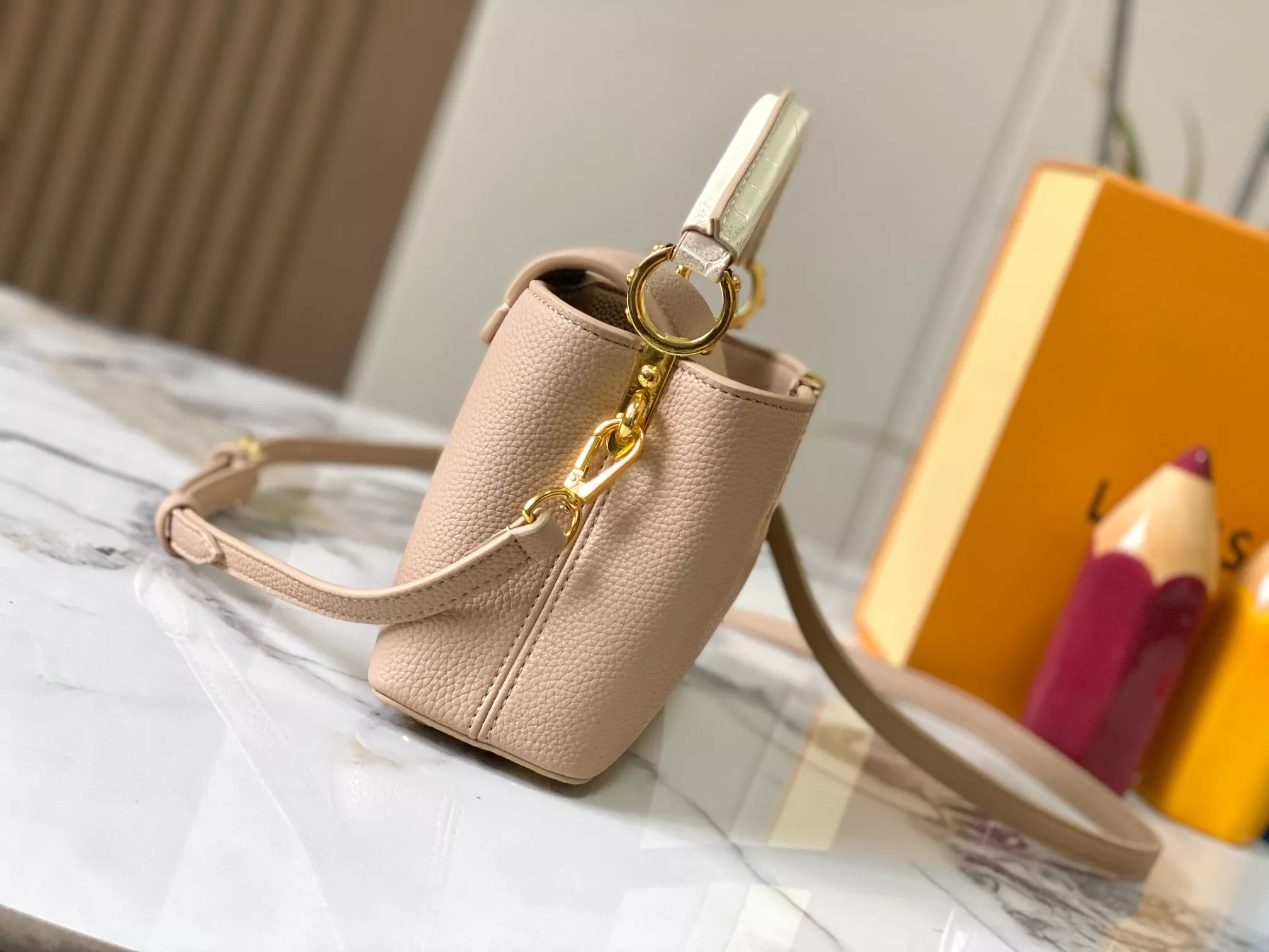 EyeCatching 7770 Louis Vuitton AAA Quality Messenger Bags For Women