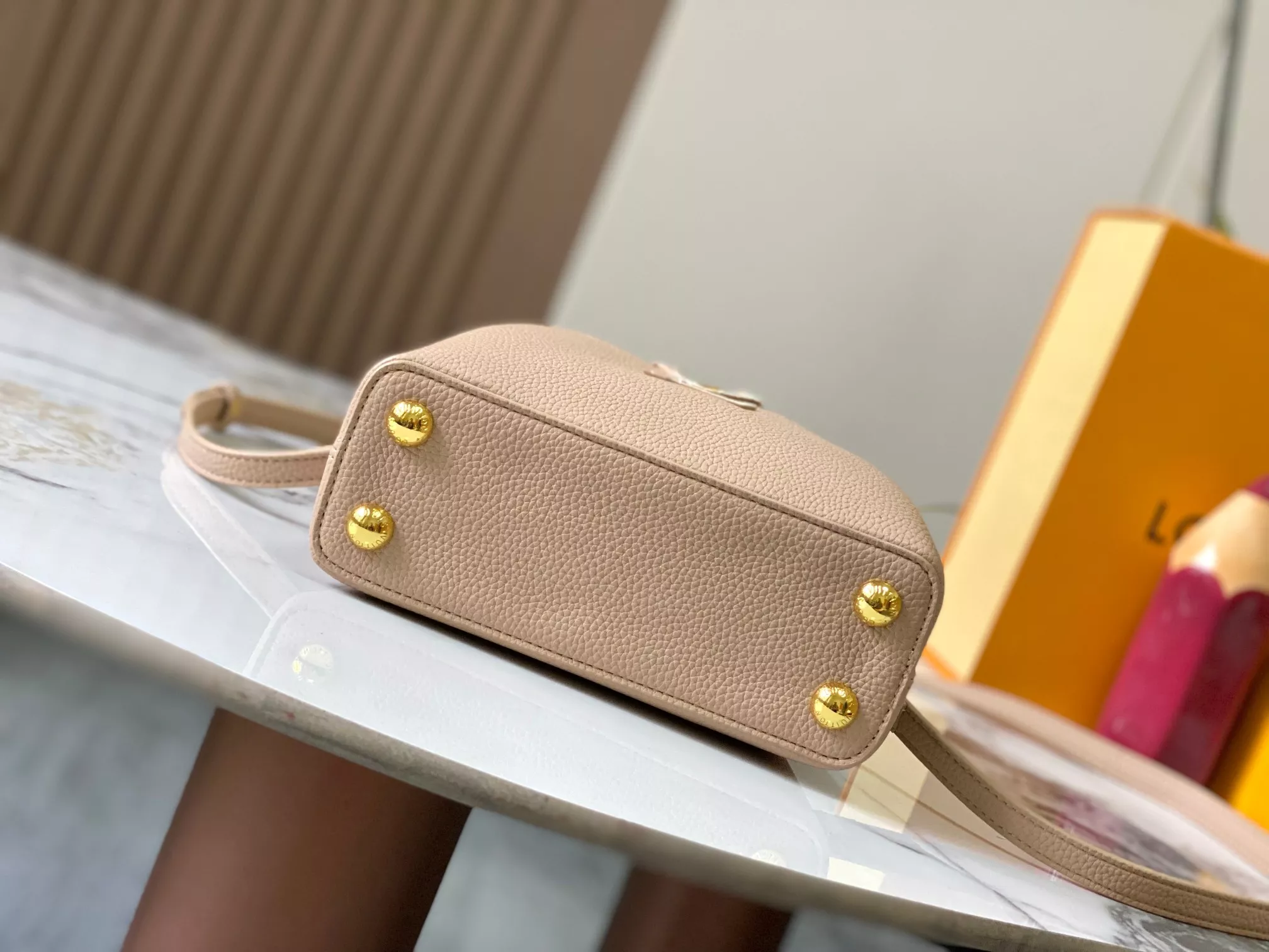 EyeCatching 7770 Louis Vuitton AAA Quality Messenger Bags For Women