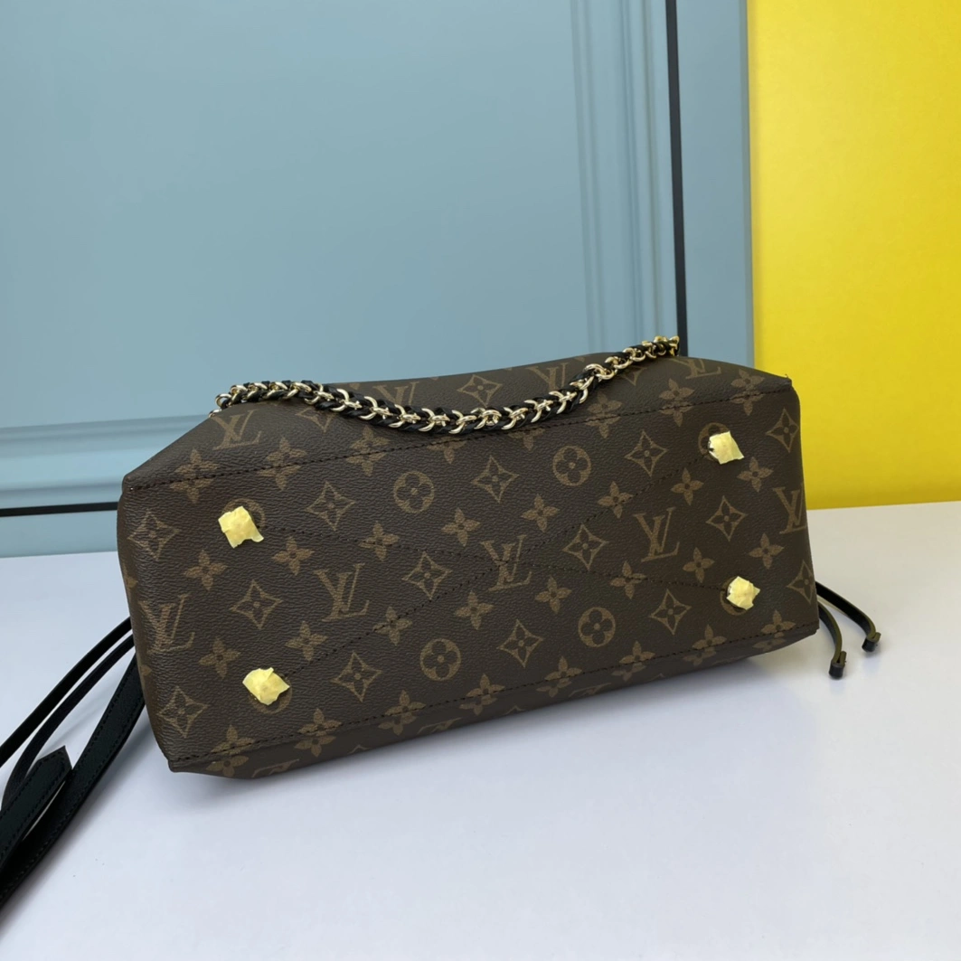 EyeCatching 7791 Louis Vuitton AAA Quality Handbags For Women
