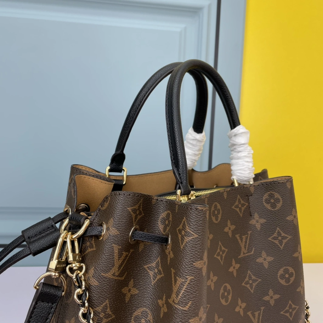 EyeCatching 7791 Louis Vuitton AAA Quality Handbags For Women