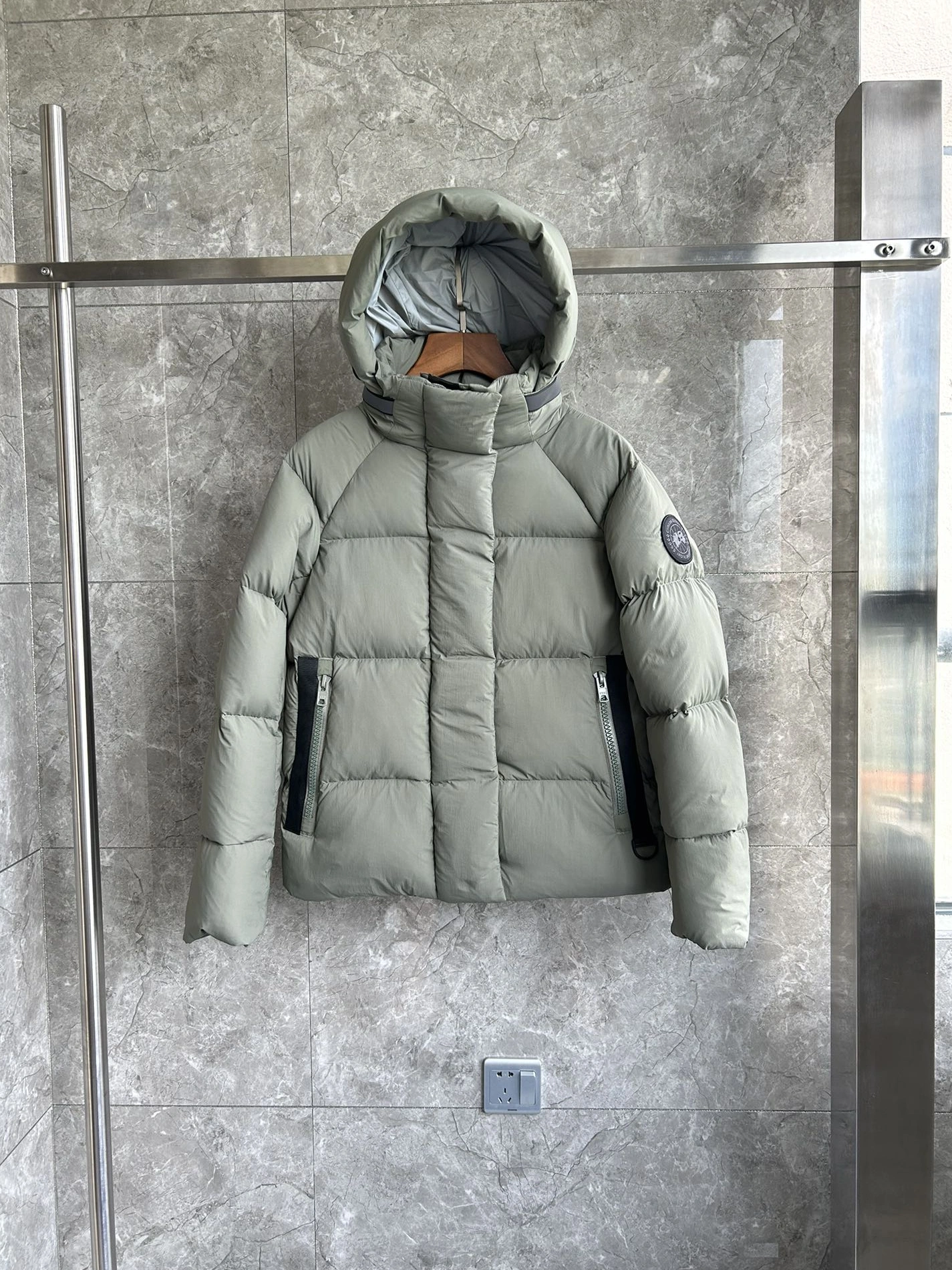 EyeCatching 7899 Canada Goose Down Feather Coat Long Sleeved For Women