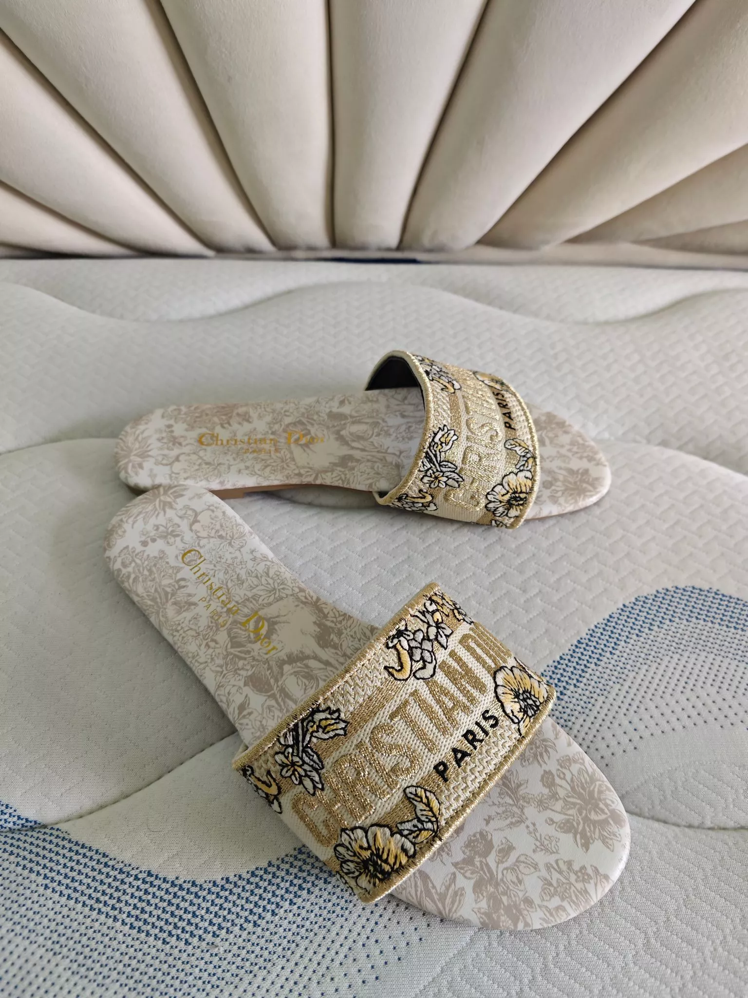 EyeCatching 7901 Christian Dior Slippers For Women