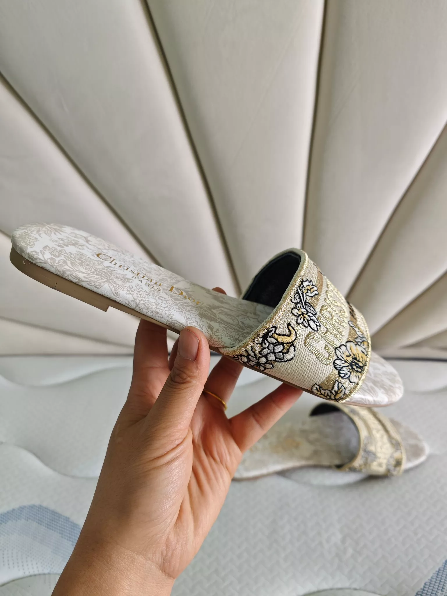 EyeCatching 7901 Christian Dior Slippers For Women