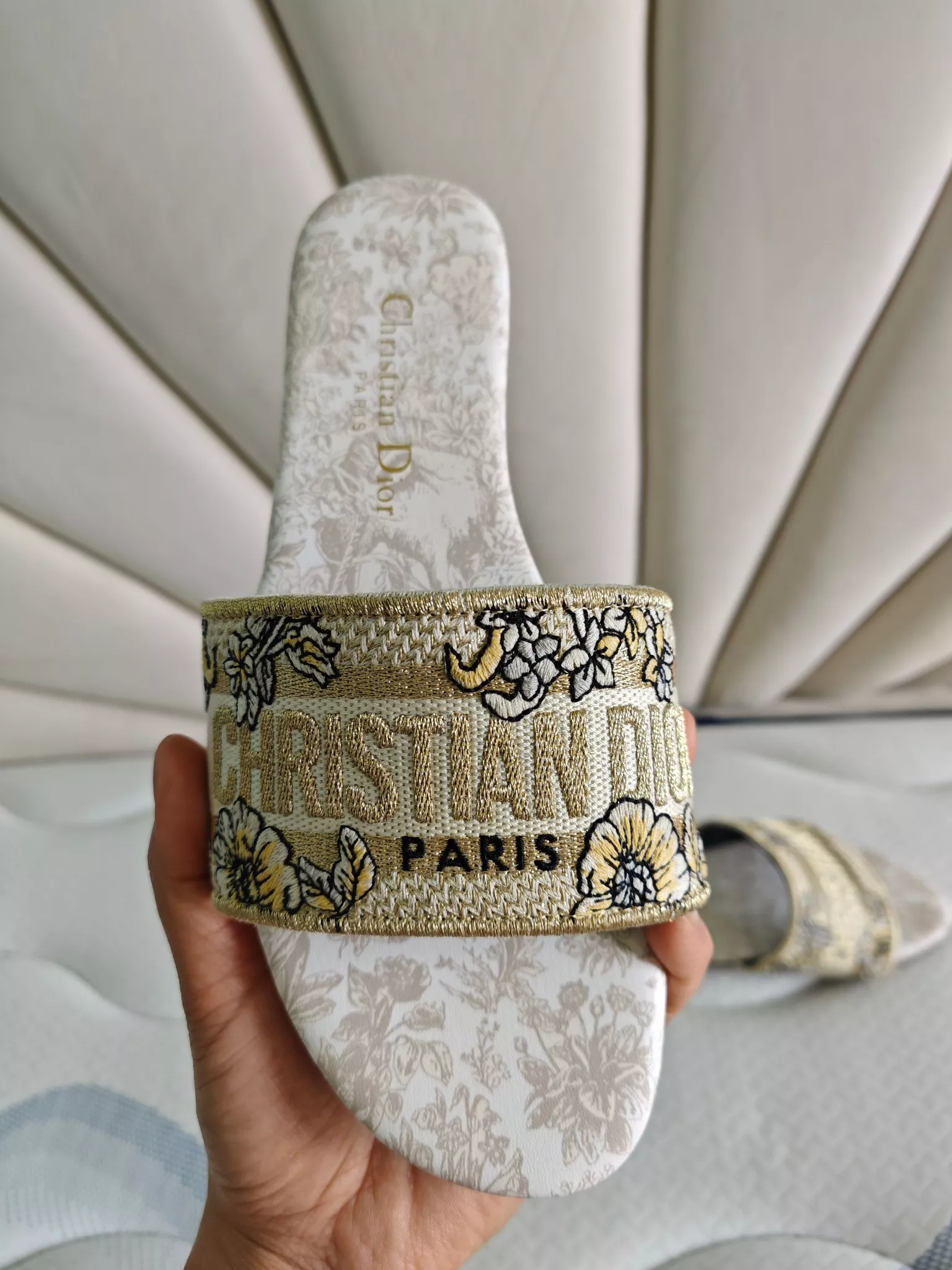 EyeCatching 7901 Christian Dior Slippers For Women