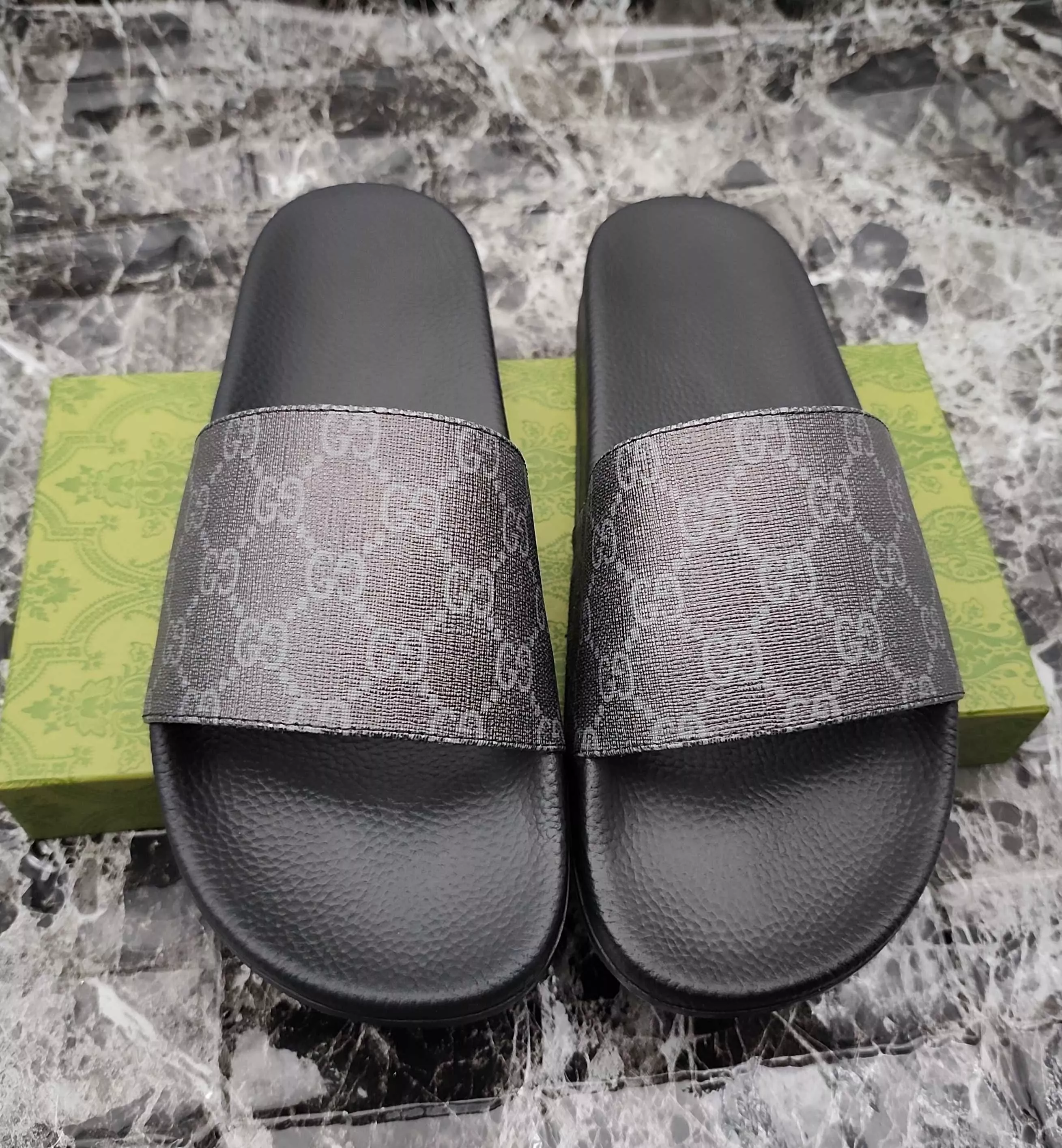 EyeCatching 7932 Gucci Slippers For Men