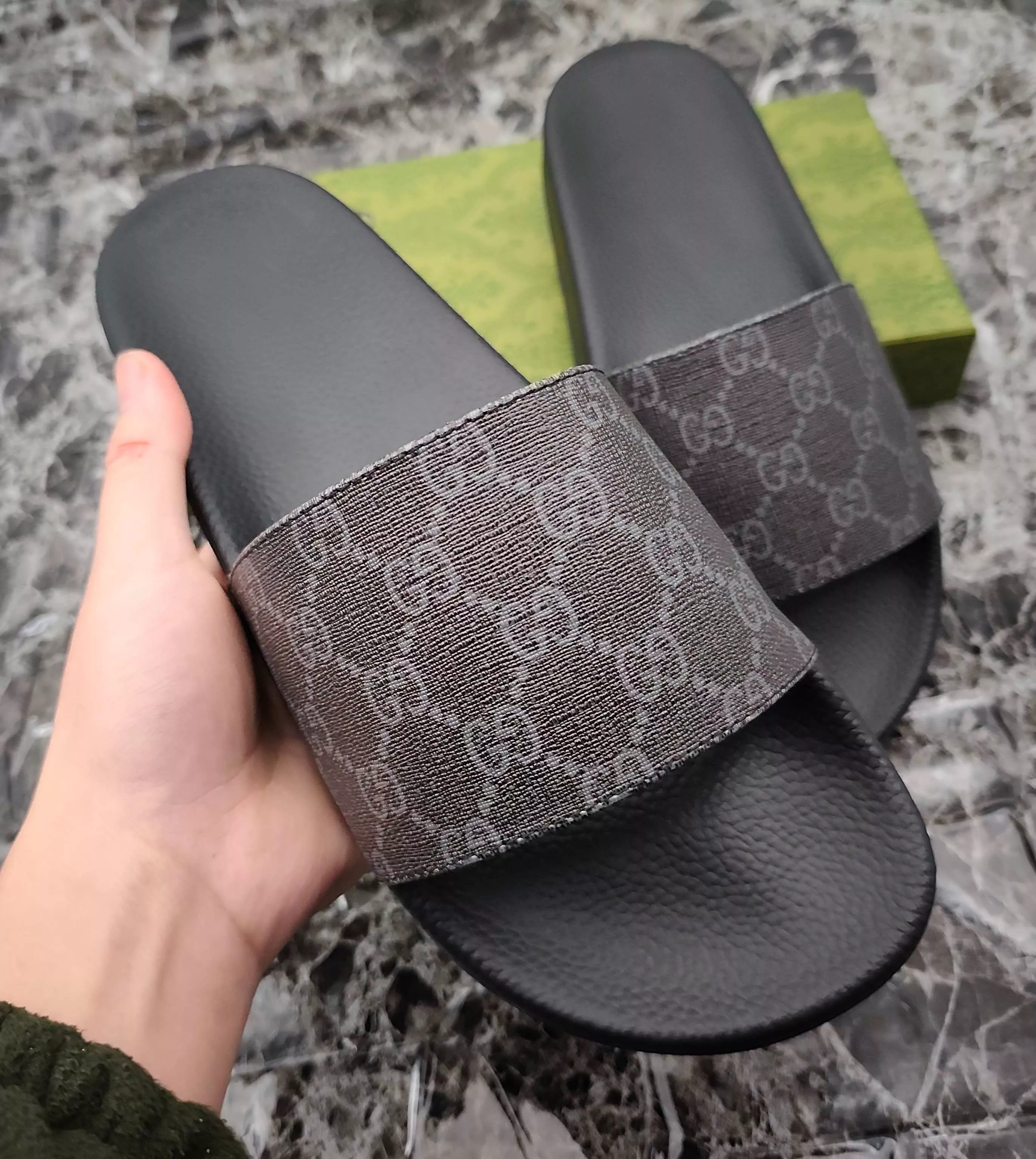 EyeCatching 7932 Gucci Slippers For Men