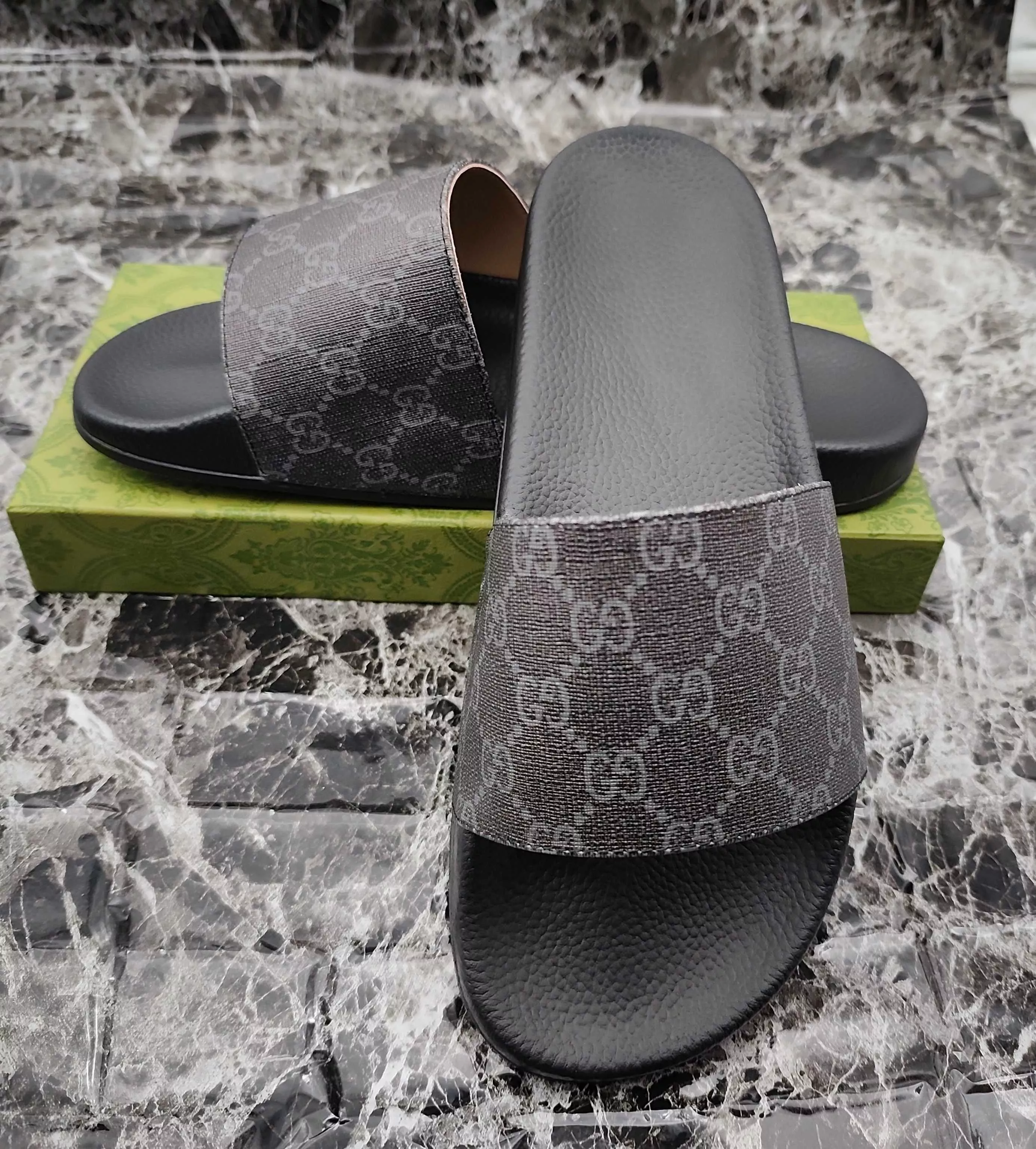 EyeCatching 7932 Gucci Slippers For Men