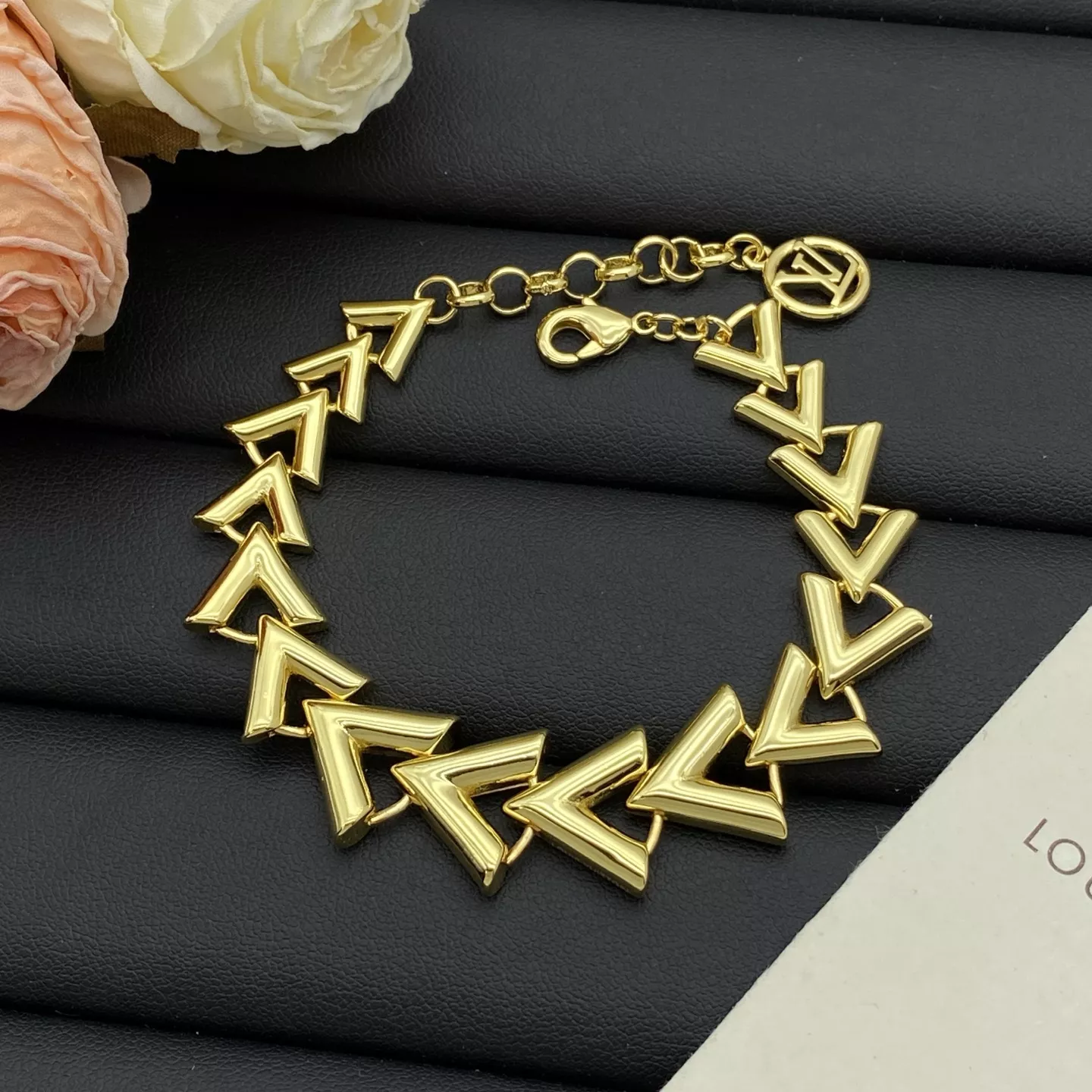 EyeCatching 814 Louis Vuitton LV Bracelets