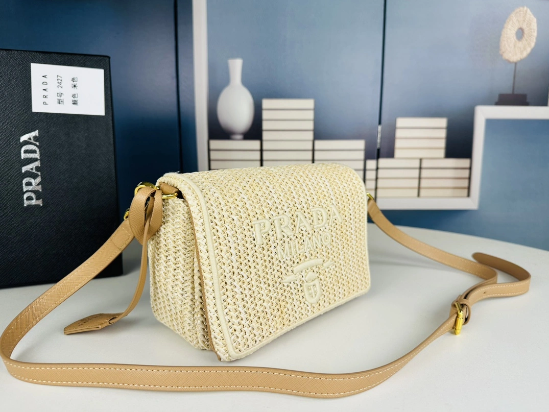 EyeCatching 8184 Prada AAA Quality Messenger Bags For Women