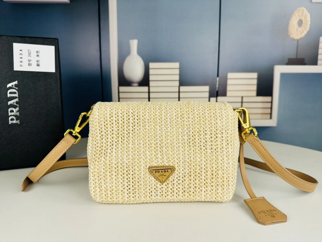 EyeCatching 8184 Prada AAA Quality Messenger Bags For Women