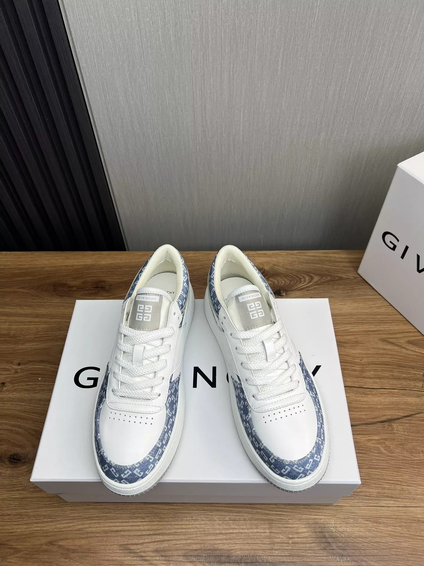 EyeCatching 8204 Givenchy Casual Shoes For Men