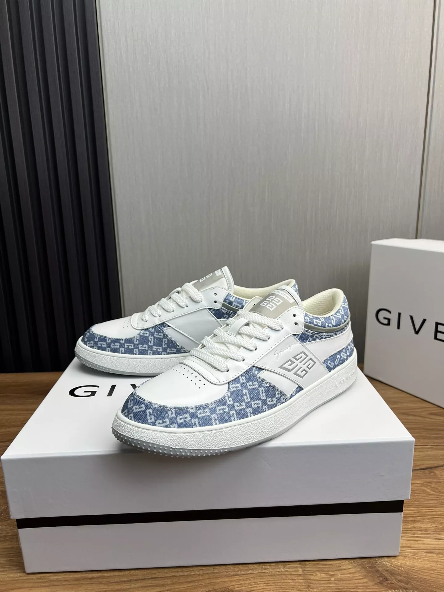 EyeCatching 8204 Givenchy Casual Shoes For Men