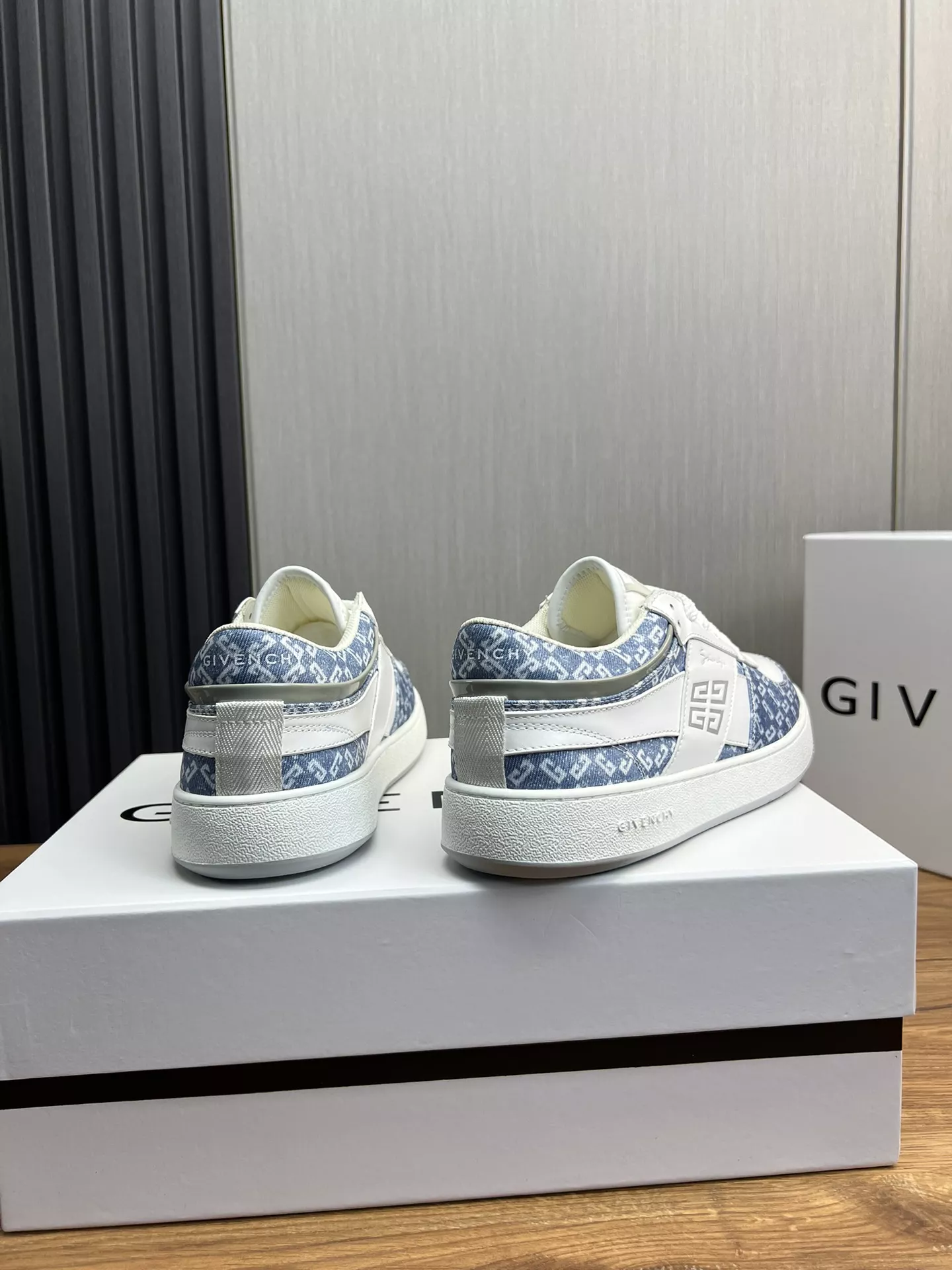 EyeCatching 8204 Givenchy Casual Shoes For Men