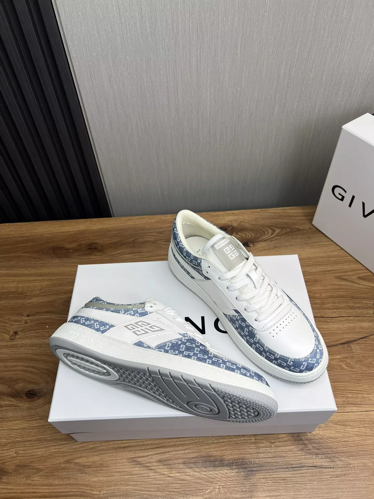 EyeCatching 8204 Givenchy Casual Shoes For Men