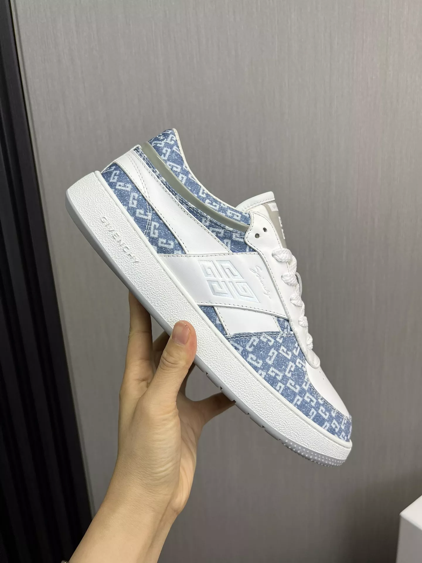 EyeCatching 8204 Givenchy Casual Shoes For Men