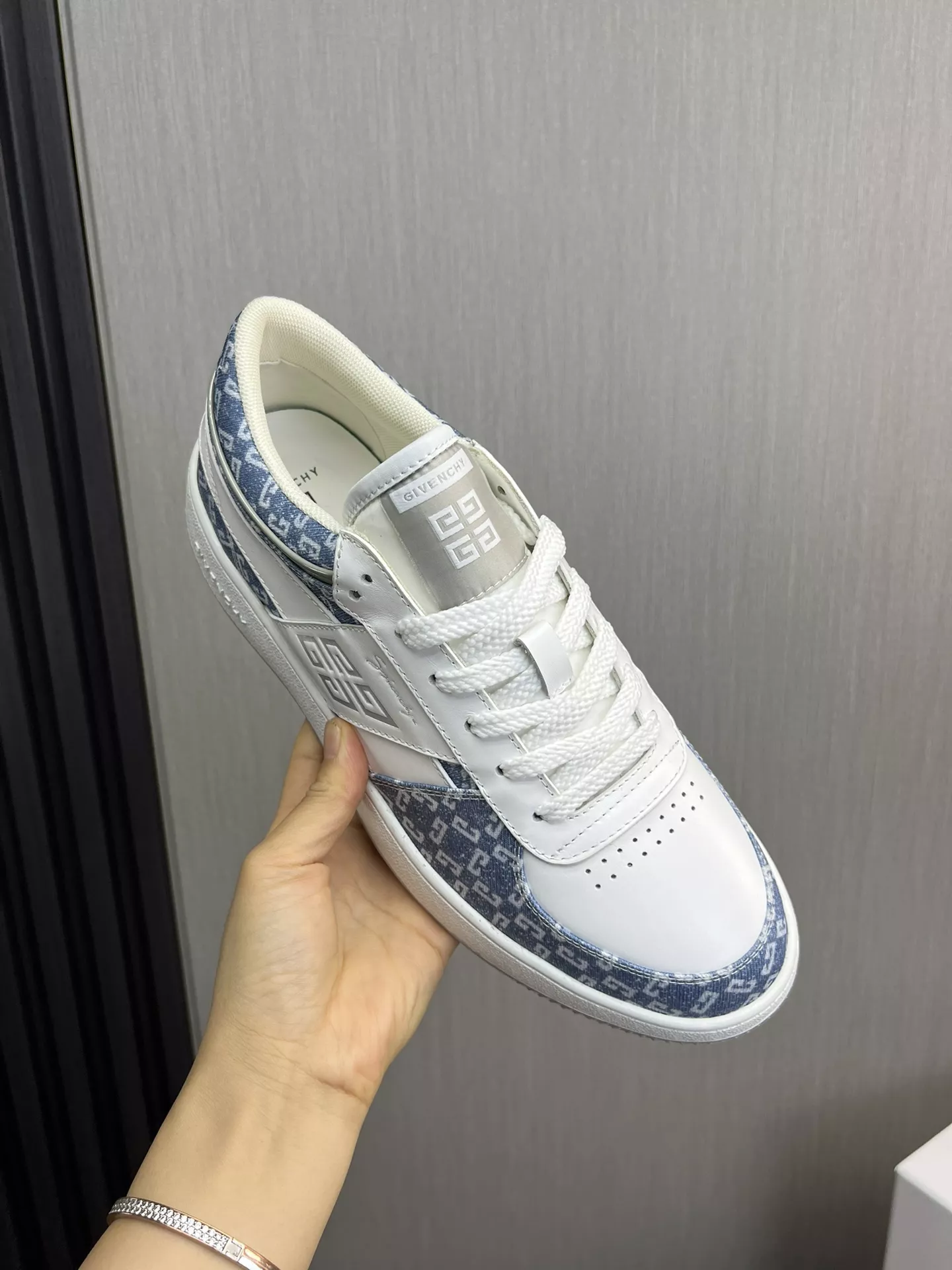EyeCatching 8204 Givenchy Casual Shoes For Men