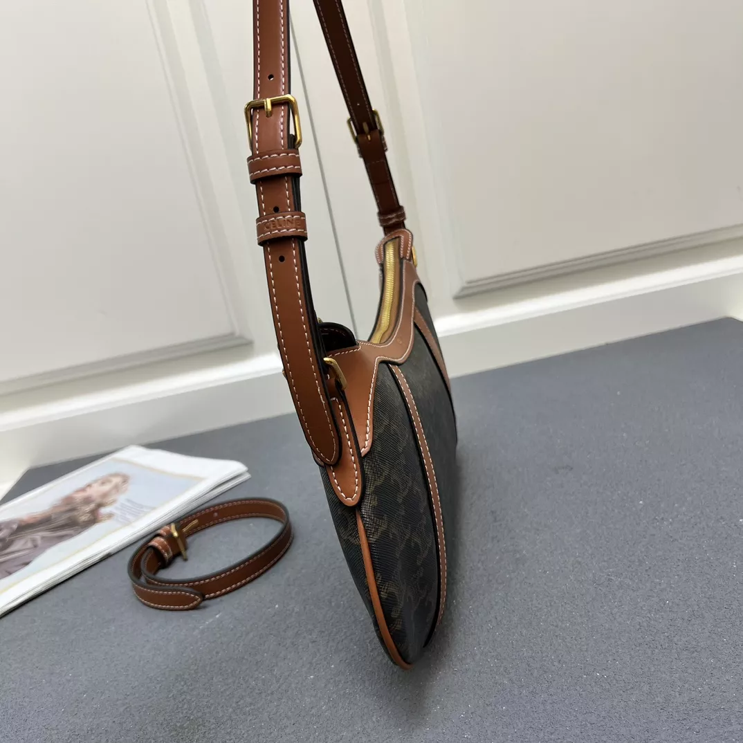 EyeCatching 8222 Celine AAA Quality Shoulder Bags For Women
