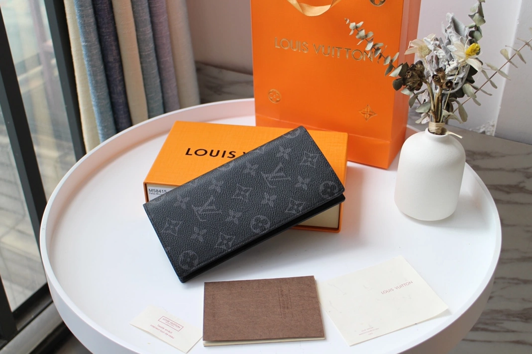 EyeCatching 844 Louis Vuitton AAA Man Wallets