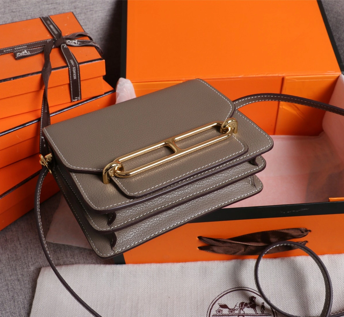 EyeCatching 849 Hermes AAA Quality Messenger Bags For Women