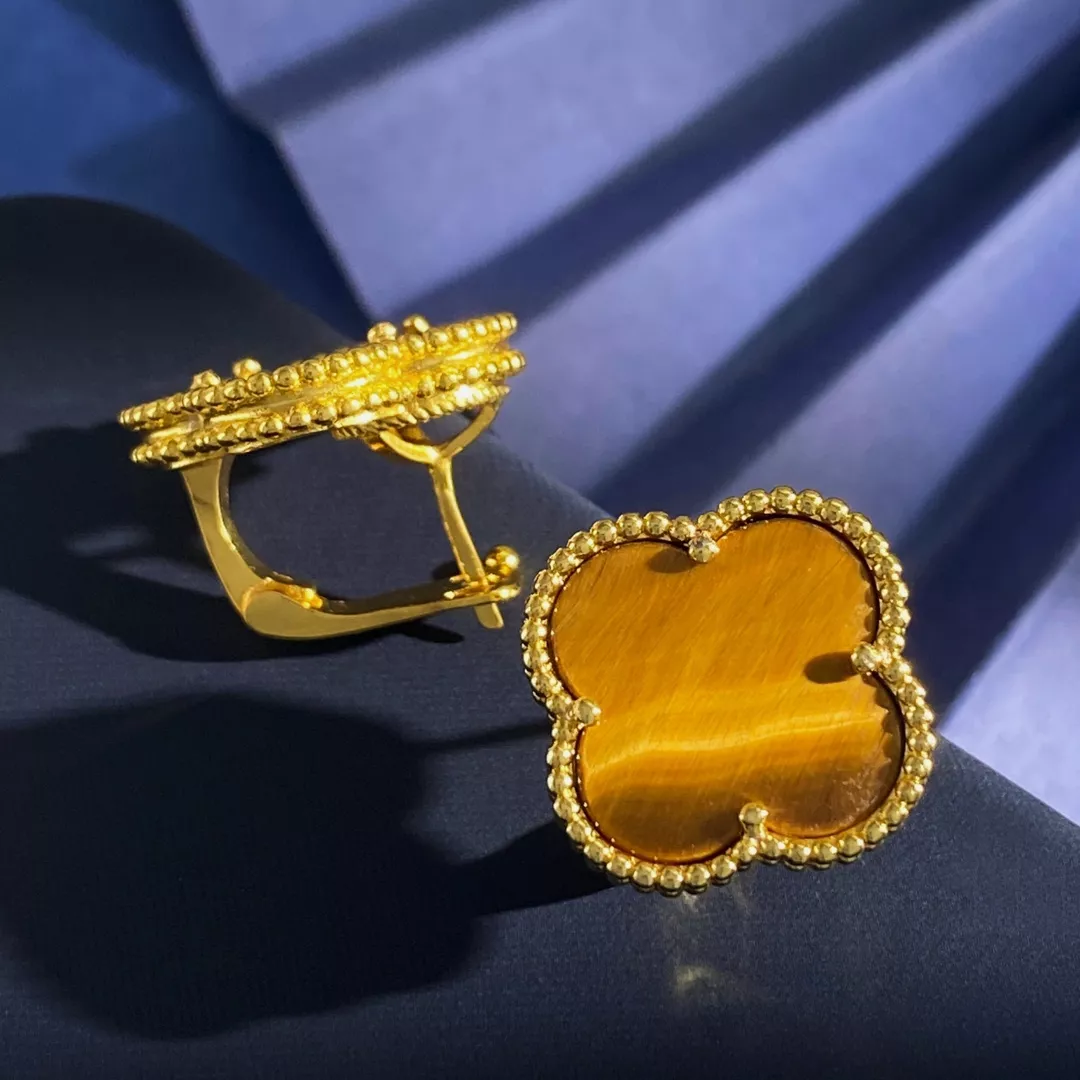 EyeCatching 8509 Van Cleef & Arpels Earrings For Women