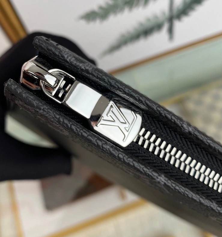 EyeCatching 8520 Louis Vuitton AAA Man Wallets