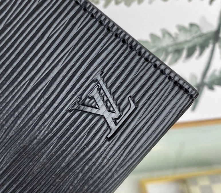 EyeCatching 8520 Louis Vuitton AAA Man Wallets