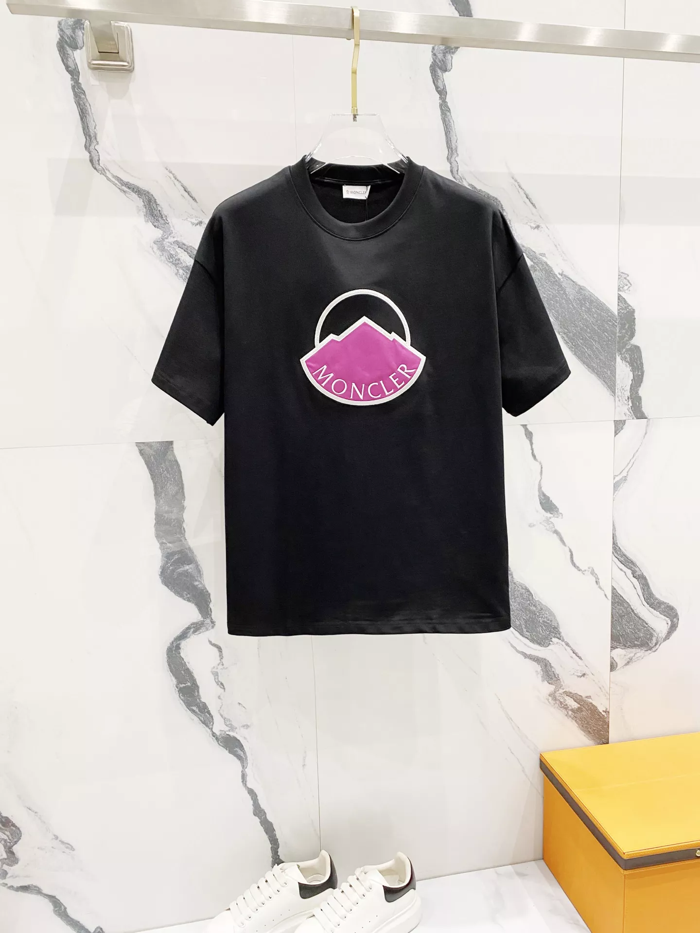 EyeCatching 8534 Moncler T-Shirts Short Sleeved For Unisex