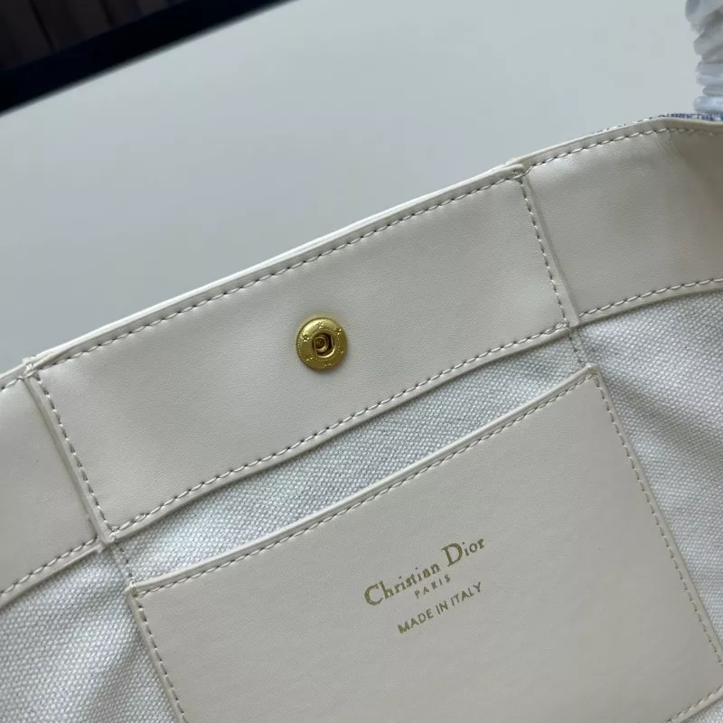 EyeCatching 8609 Christian Dior AAA Quality Handbags For Women