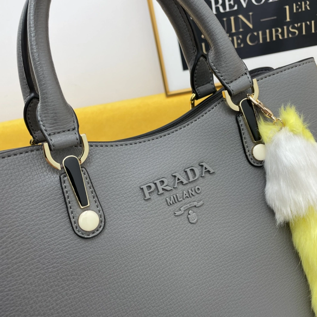 EyeCatching 8658 Prada AAA Quality Handbags For Women