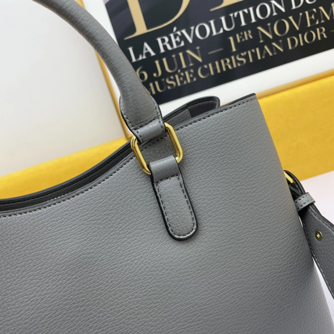 EyeCatching 8658 Prada AAA Quality Handbags For Women