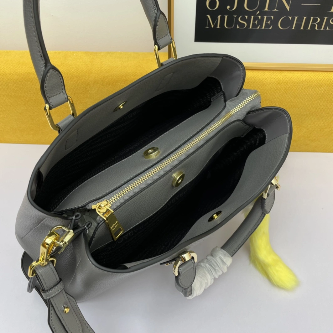 EyeCatching 8658 Prada AAA Quality Handbags For Women