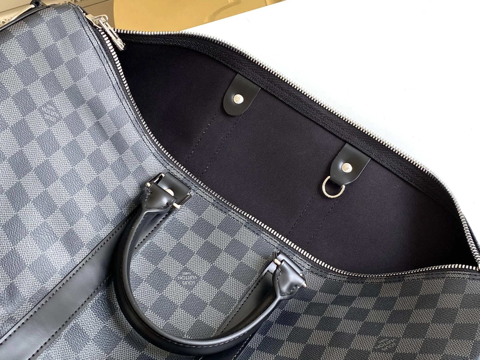 EyeCatching 8736 Louis Vuitton Travel Bags