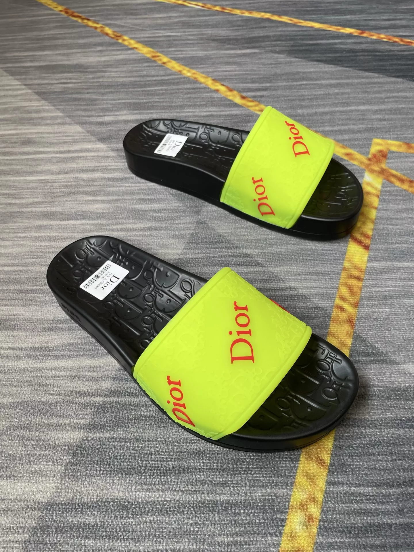 EyeCatching 8819 Christian Dior Slippers For Men